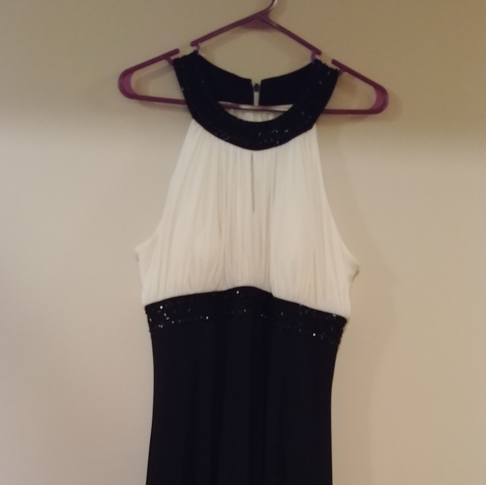 Black & White Formal Dress Jessica Howard size 16